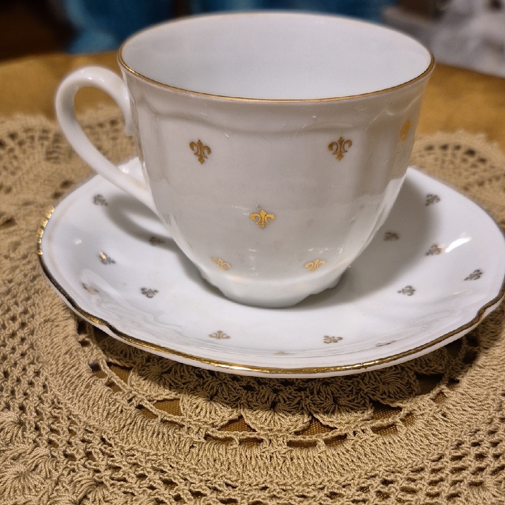 Classic White and Gold Fleur-de-Lis Teacup Set